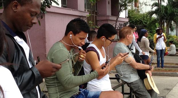 Cuba habilita navegación en Internet por móvil en “modo de prueba”