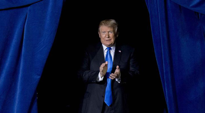 Grupo literario demanda a Trump por libertad de expresión