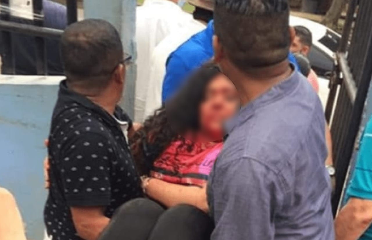 Directora de 100% Noticias fue agredida durante un evento político
