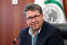Líder de Morena en México propone control a las redes sociales