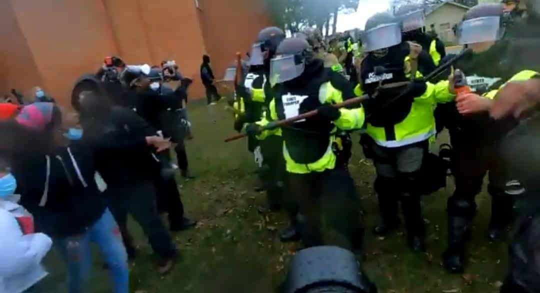 Fotoperiodista latino fue agredido durante manifestaciones en Minnesota
